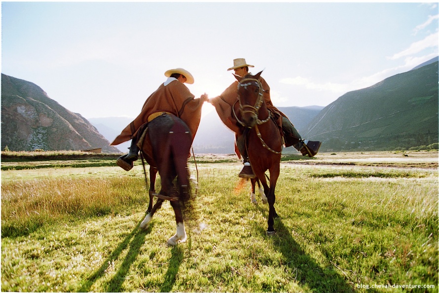 Gauchos à cheval dans les plaines péruviennes @Blog Cheval d'Aventure