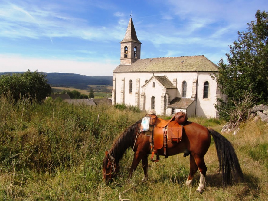 Faire du tourisme à cheval, c'est autre chose qu'en bus ou en voiture... @Blog Cheval d'Aventure