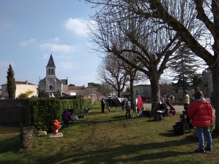 Le joli village de Cremps, au coeur du Quercy, résonnera toute la journée du bruit des sabots des chevaux @Blog Cheval d'Aventure