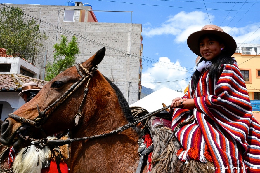 Jeune équatorienne et son cheval pendant la parade @Blog Cheval d'Aventure