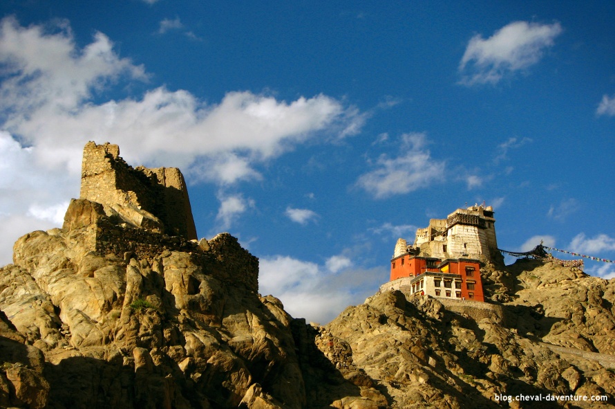Monastère dans les montagnes du Ladahk