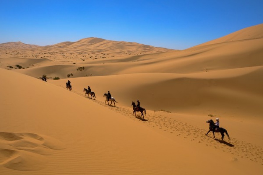 La magie du désert opère sur chacun, quelle que soit sa nationalité @Blog Cheval d'Aventure