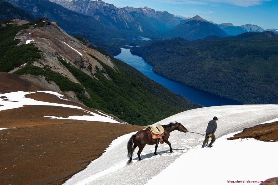 Passage de col avec un cheval en Argentine @Blog Cheval d'Aventure