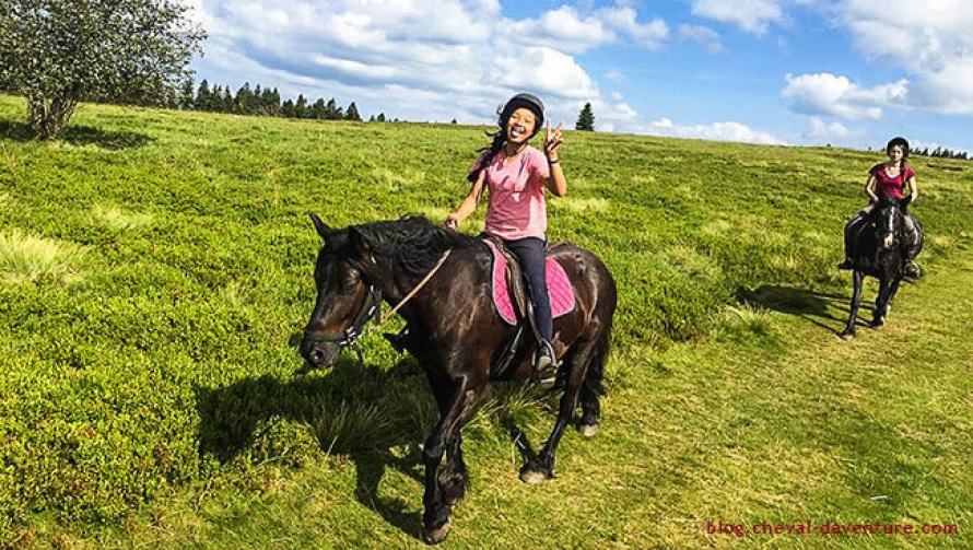 Randonnée lors d'un séjour équestre entre jeunes en Alsace @Blog Cheval d'Aventure