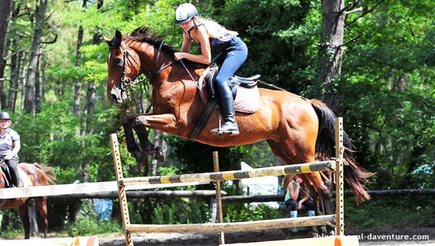 Perfectionnement au jumping lors d'un séjour équestre au pays basque @Blog Cheval d'Aventure