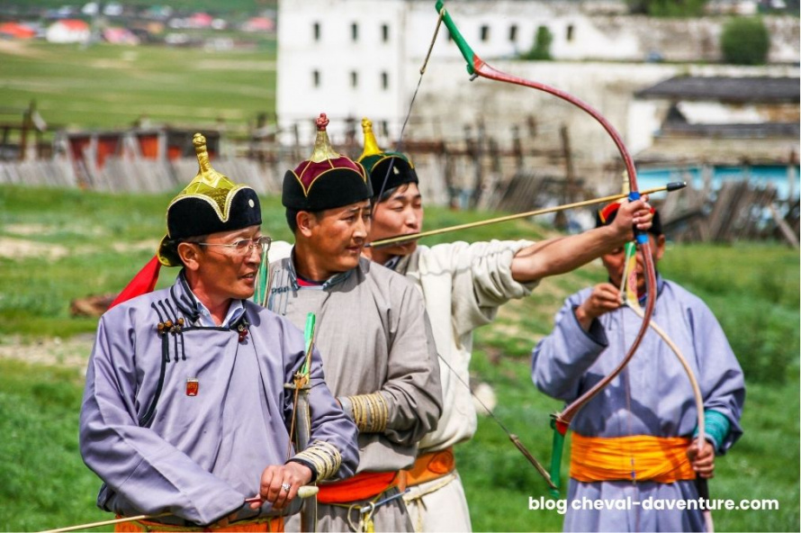 Tir à l'arc au festival de Naadam