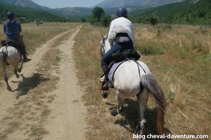Au galop dans les paysages sauvages d'Albanie @Blog Cheval d'Aventure
