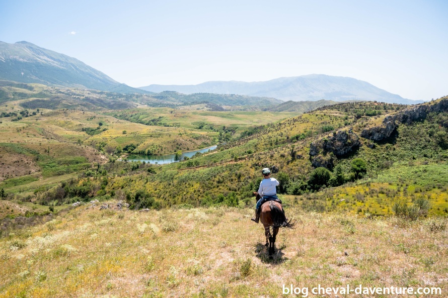 Chaque jour le paysage change en Albanie @Blog Cheval d'Aventure