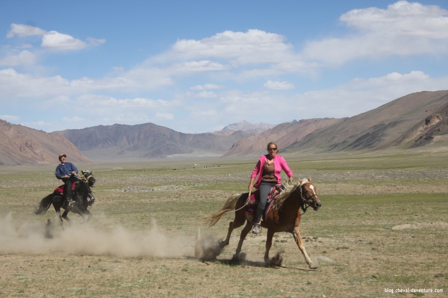 Lisa au galop au Tadjikistan @Blog Cheval d'Aventure