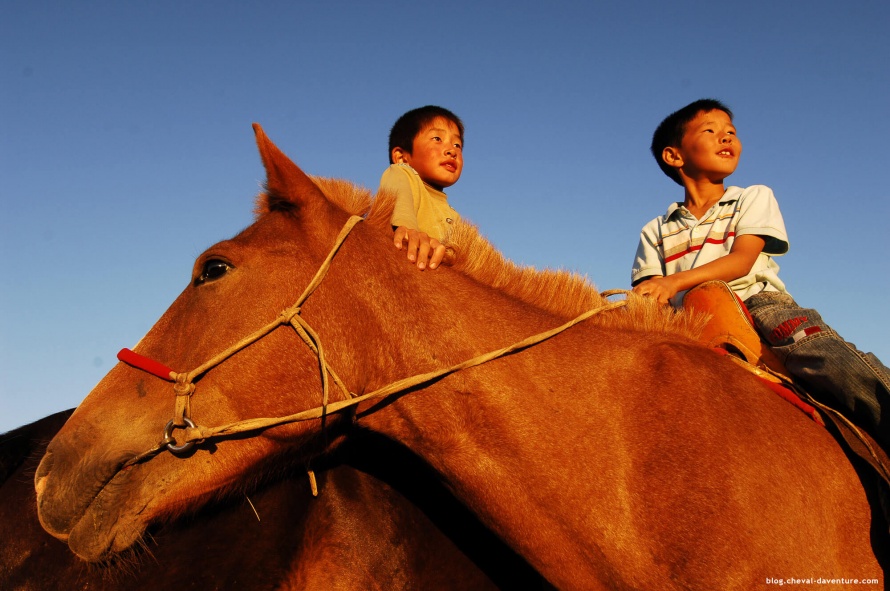 Les enfants montent à cheval dès leur plus jeune âge @Blog Cheval d'Aventure