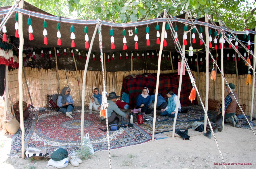 Accueil sous une tente Qashqaïs en Iran @ Blog Cheval d'Aventure