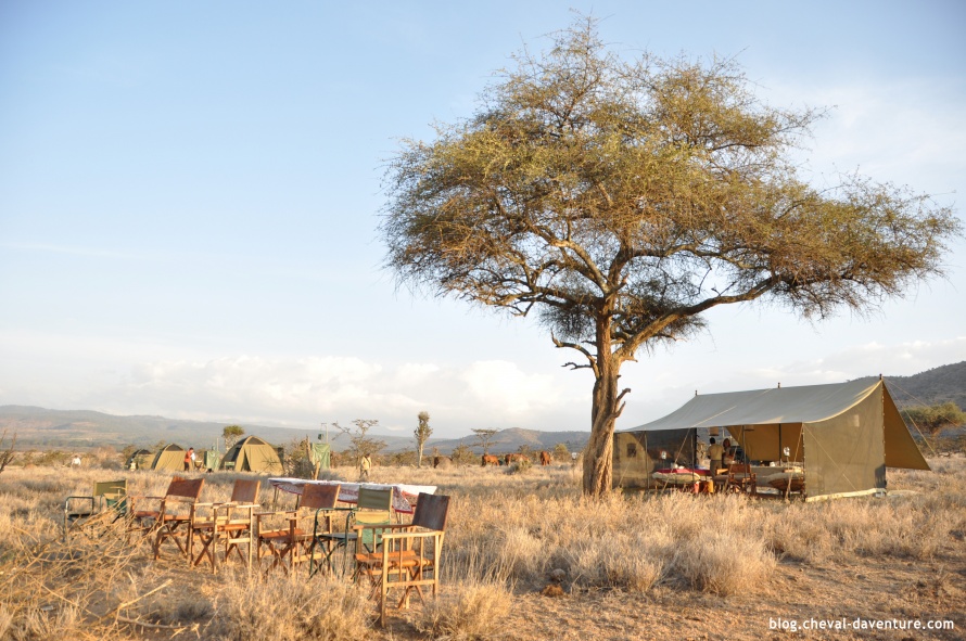 Camp au milieu de la brousse kenyane @Blog Cheval d'Aventure