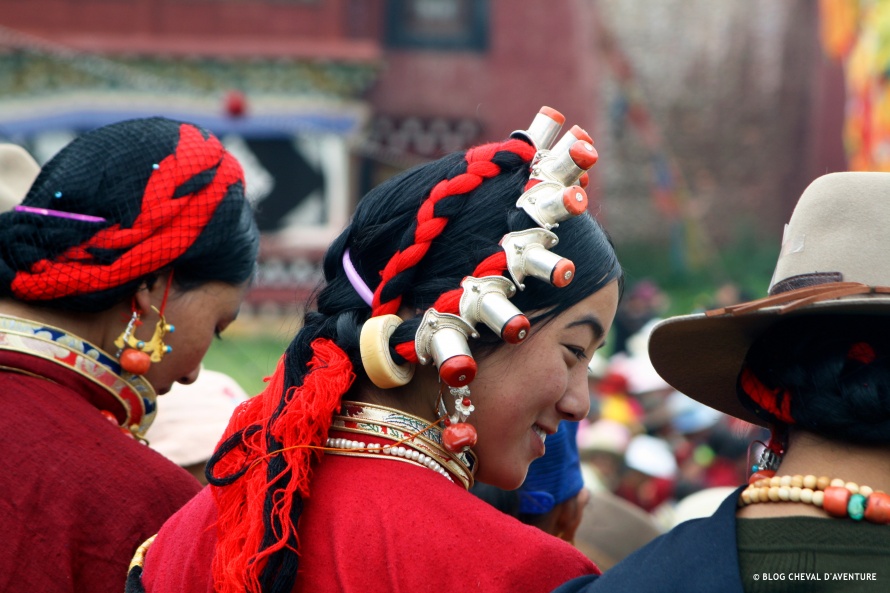 Coiffure d'une tibétaine @Blog Cheval d'Aventure