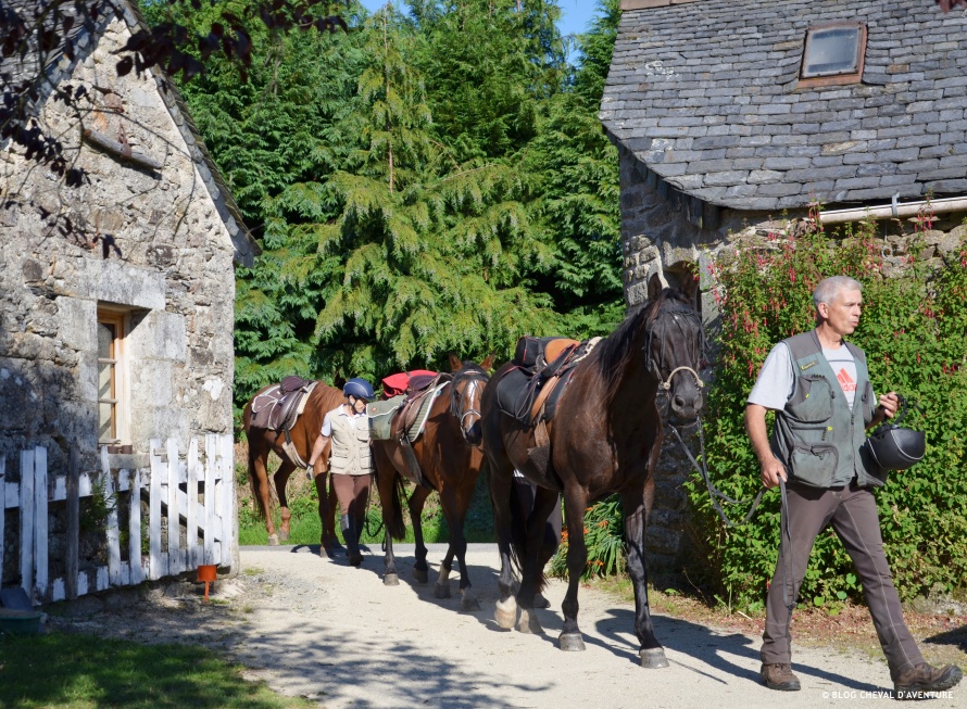 Groupe de cavaliers en Bretagne - TREC @Blog Cheval d'Aventure